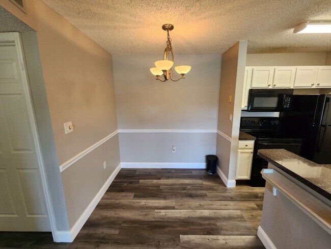 Building Photo - Water Front- 2nd Floor- 1 Bedroom 1 Bath f...