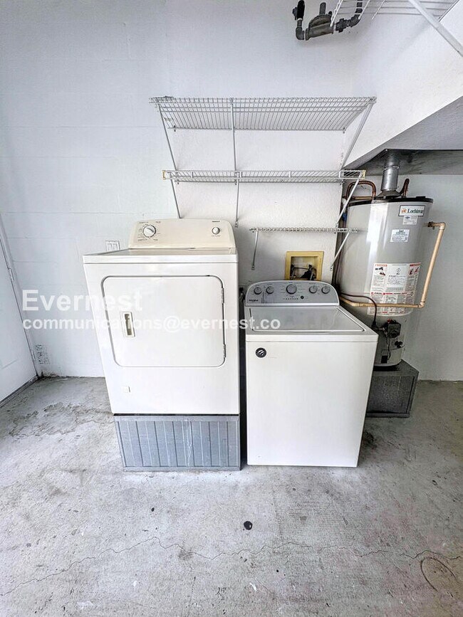 Building Photo - 3 Bed, 2.5 Bath Home with 2-Car Garage and In-Unit Laundry | Water Included!