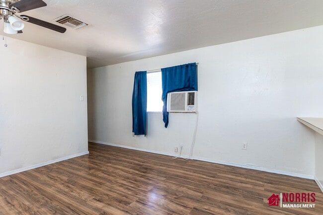 Building Photo - Manufactured home with NO HOA and Plenty o...