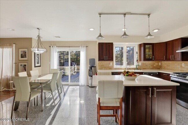 Building Photo - 57 Jamestown Dr