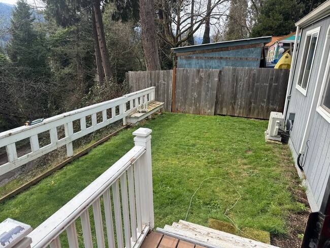 Building Photo - Great Single Level Home in Oakridge!