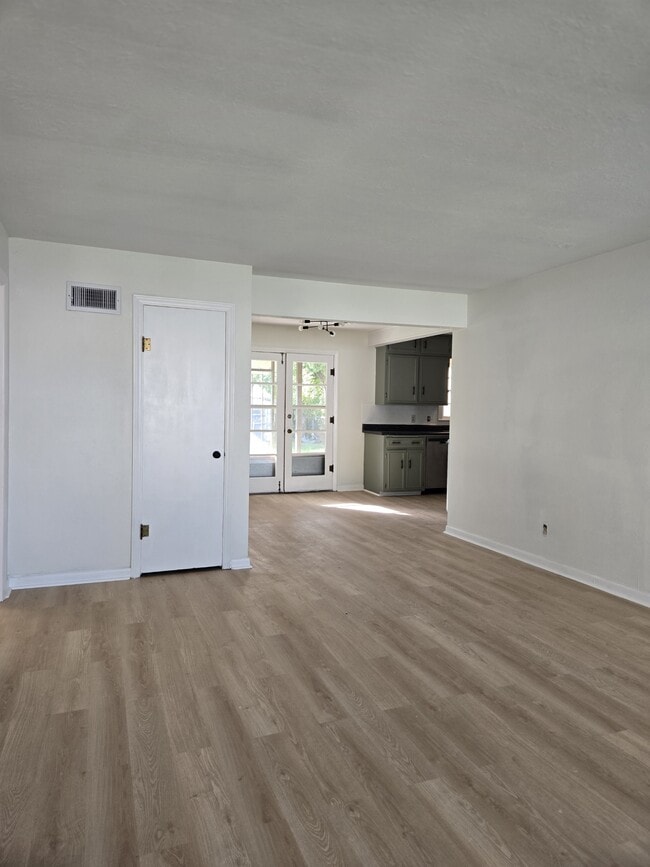 Building Photo - 1219 N Harding Ave