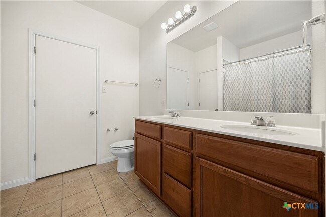 Building Photo - 1217 Roanoke Dr