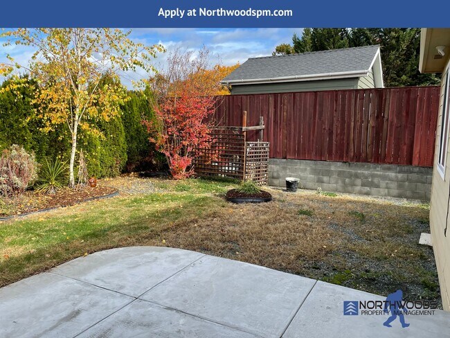 Building Photo - PET FRIENDLY!! Beautiful 3 Bedroom 2 Bath Home in Eagle Point Golf Course Community