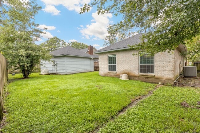 Building Photo - 5622 Woodland Creek Dr