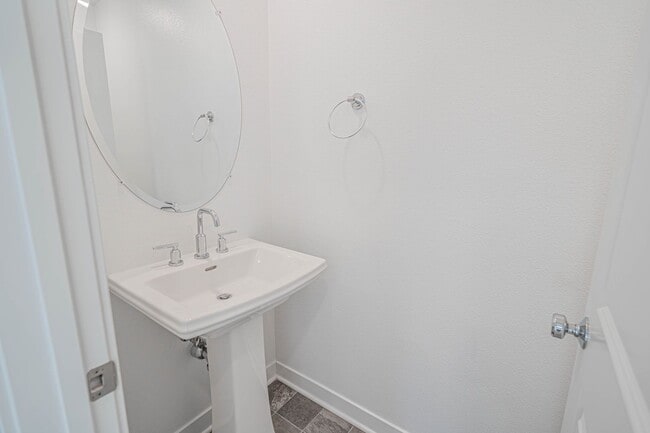Building Photo - Five Points - 2 Bedroom Townhome for Rent in Valencia.
