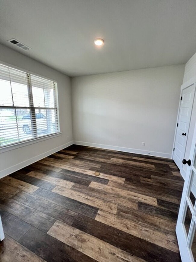 Building Photo - Beautiful 4 Bed/ 3.5 Bath Home in Newly Built Rivers Edge!