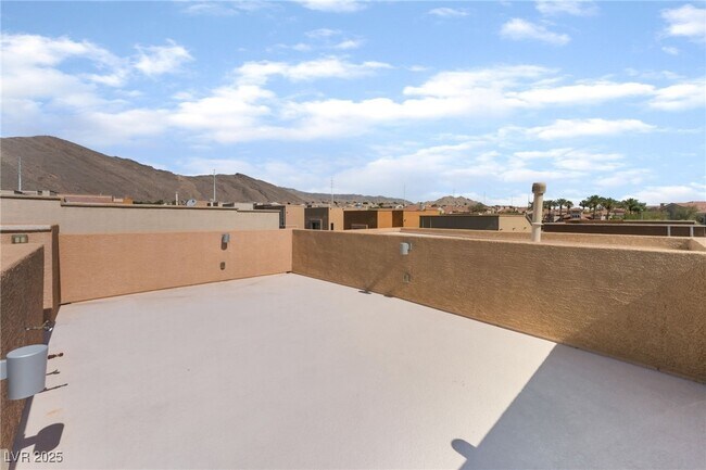 Building Photo - 10529 Headwind Ave