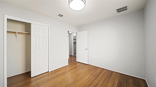 Building Photo - 5825 Nelson Oaks Dr