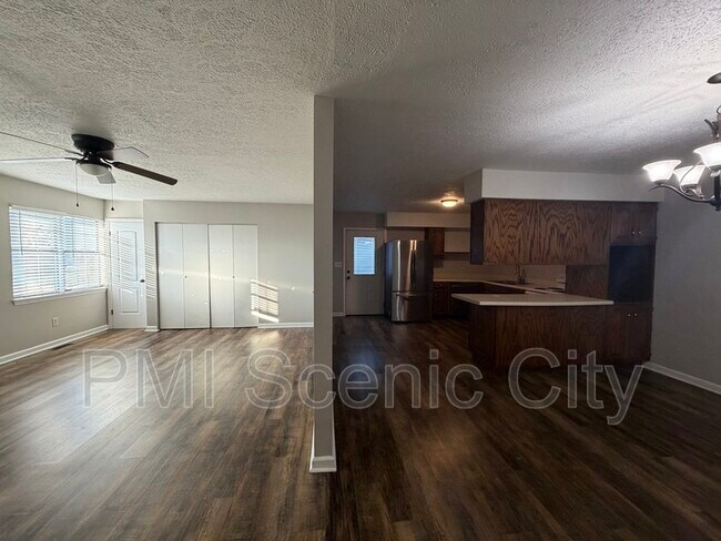 Building Photo - 8810 Great Family Trl