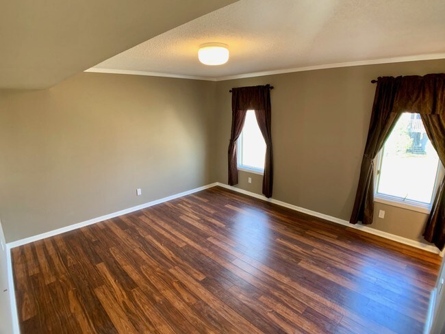 Building Photo - 201 Racquet Club Rd