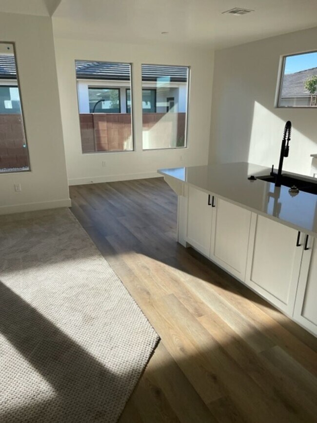 Building Photo - 3076 E Lavatera Dr
