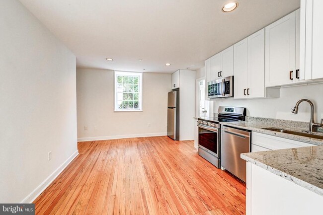 Building Photo - 804 Oella Ave