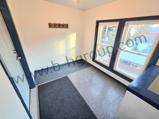 Building Photo - 405 61st St