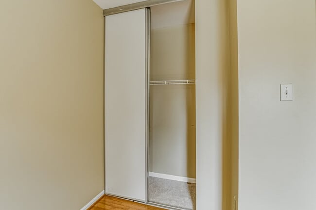 Building Photo - Modern Comfort and Convenience Await