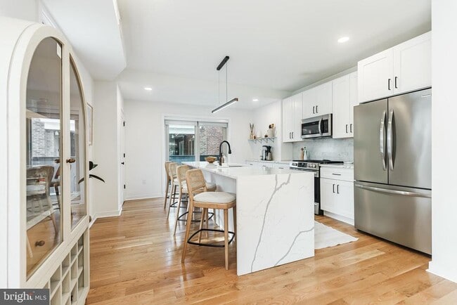 Building Photo - 2058 Poplar St