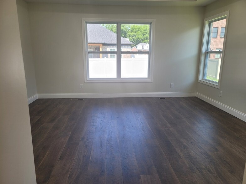 Building Photo - 3611 Sand Dr