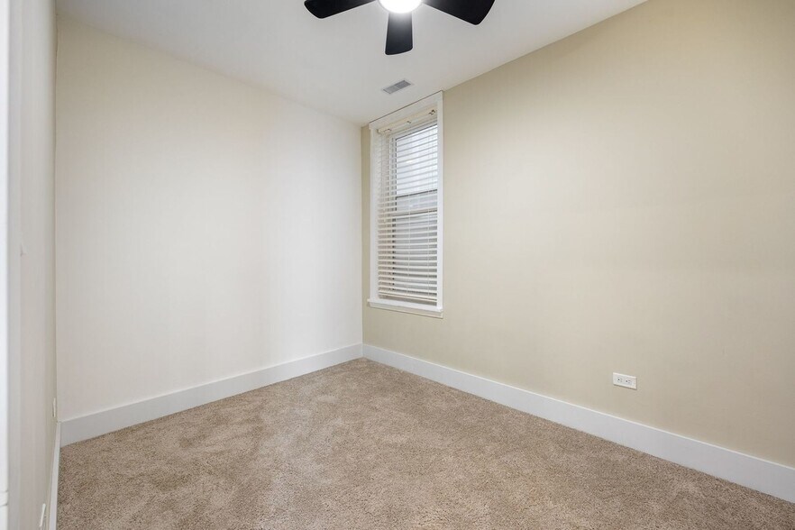 BR2 - 2924 W 38th Pl