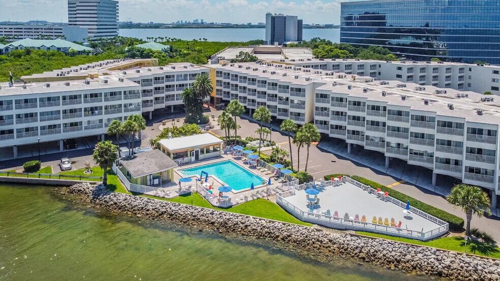 Building Photo - 2502 N Rocky Point Dr