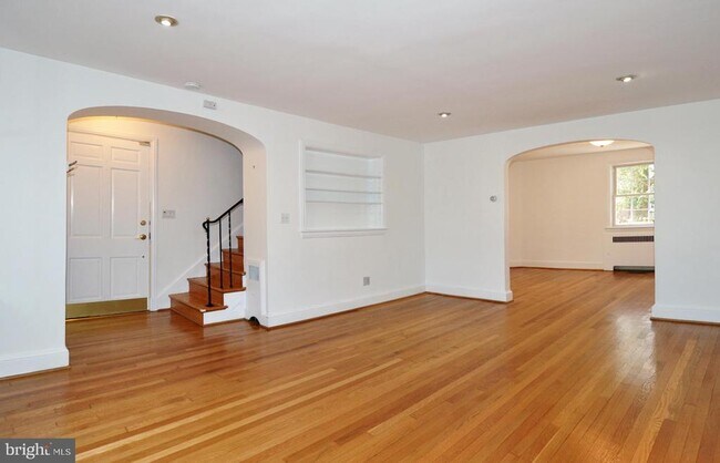 Building Photo - 4630 River Rd