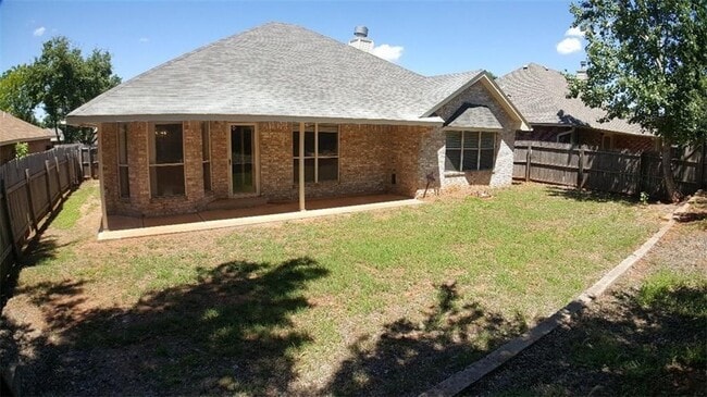 Building Photo - 2100 Silver Fox Dr
