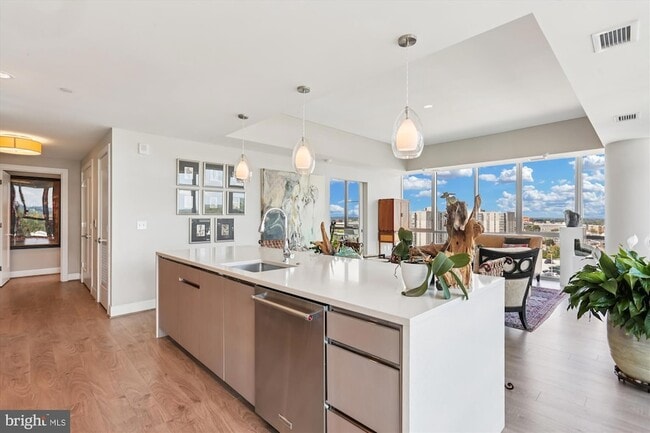 Building Photo - 930 Rose Ave