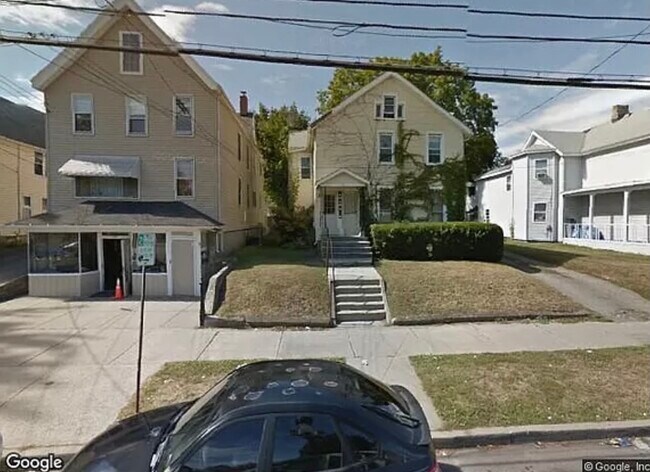 Building Photo - 71 Oak St