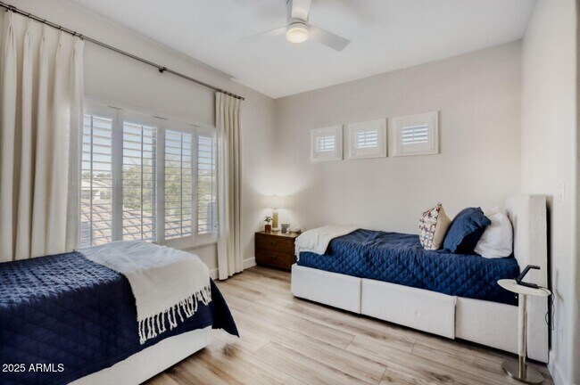 Building Photo - 8880 E Paraiso Dr