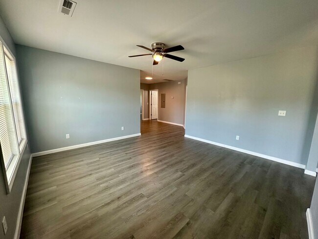 Building Photo - 960 Mayfield Dr