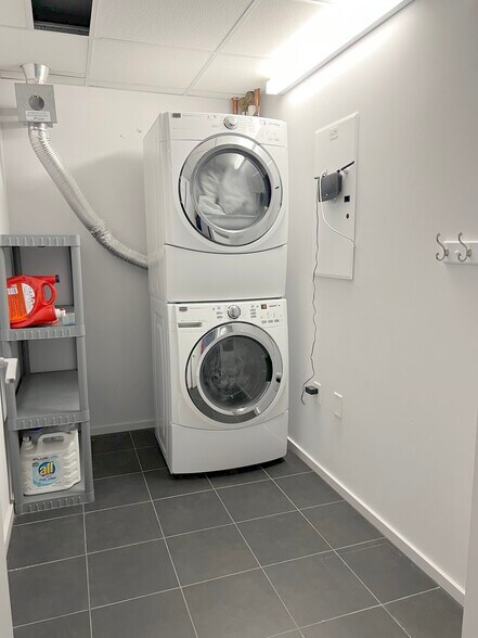 Building Photo - 35 E 100 S