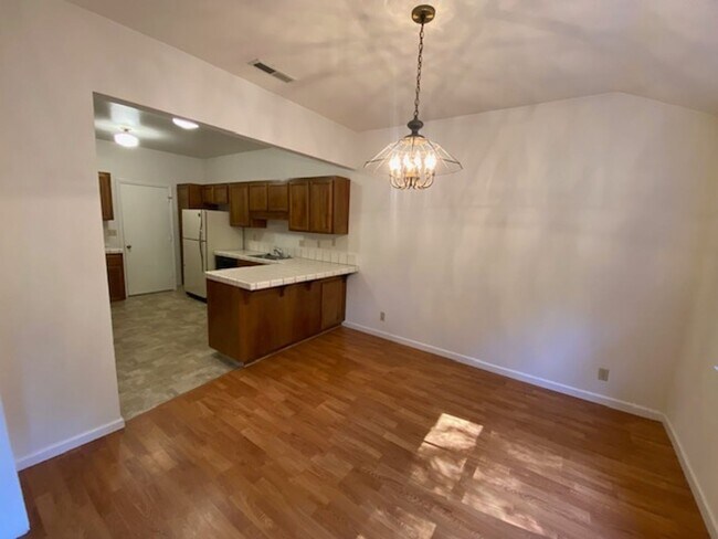 Building Photo - 15 Glen Lake Dr