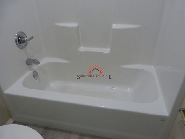 Building Photo - Modern 2 bedroom 2 bath apartment