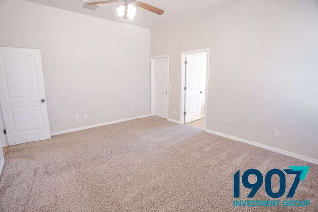 Building Photo - Spacious and modern home in the highly sou...