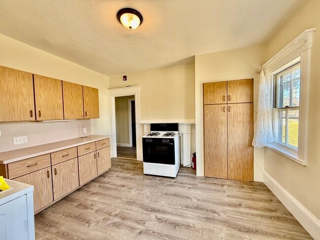 Building Photo - 84 Pearl St