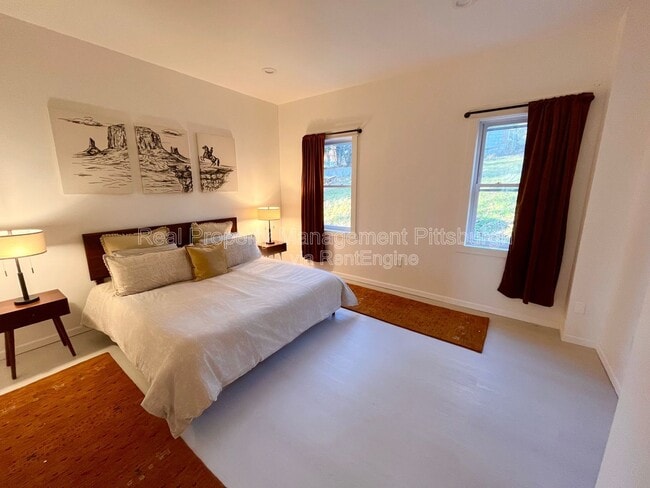 Building Photo - 2019 E Beckert Ave