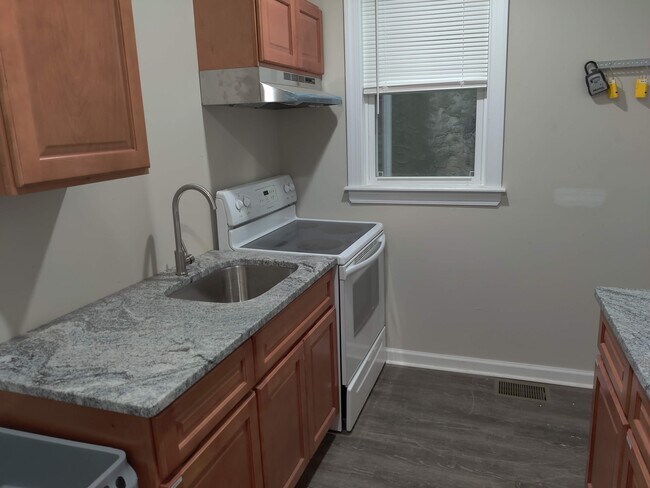 Building Photo - 5535 Crowson St