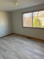 Building Photo - 410 Farmington Ave