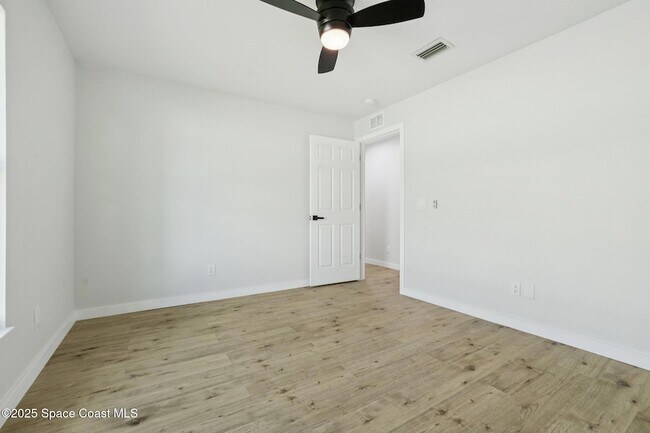 Building Photo - 1441 Eldron Blvd SE