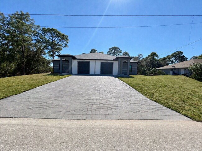 Building Photo - 4453 29th St SW