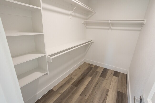 Building Photo - 3144 Wayside Ave