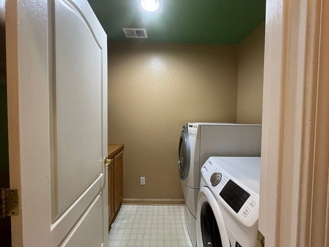 Building Photo - 1217 Echo Ct