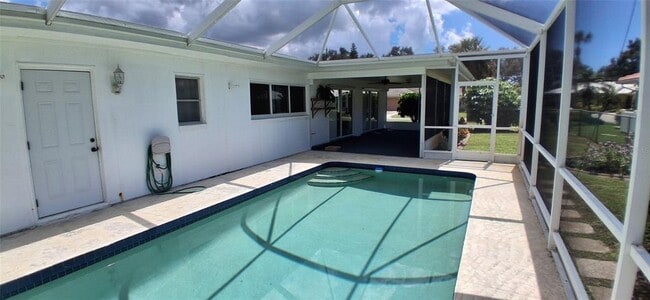 Building Photo - 441 E Rubens Dr