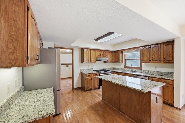Building Photo - 7666 Windwood Dr
