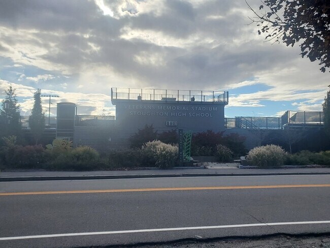 Building Photo - 215 Pearl St