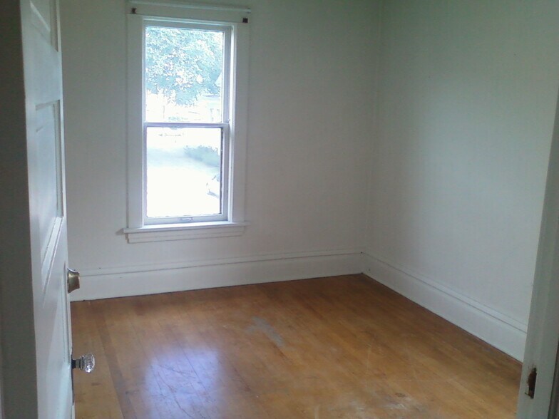 bedroom 2 - 919 1st Ave S
