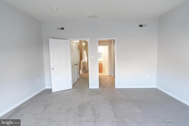 Building Photo - 530 Canton Ct