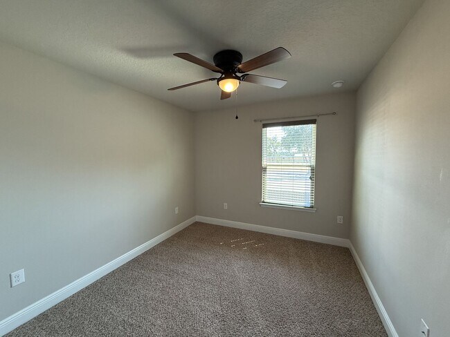 Building Photo - 3 bedroom 2.5 bath townhome tucked inside ...