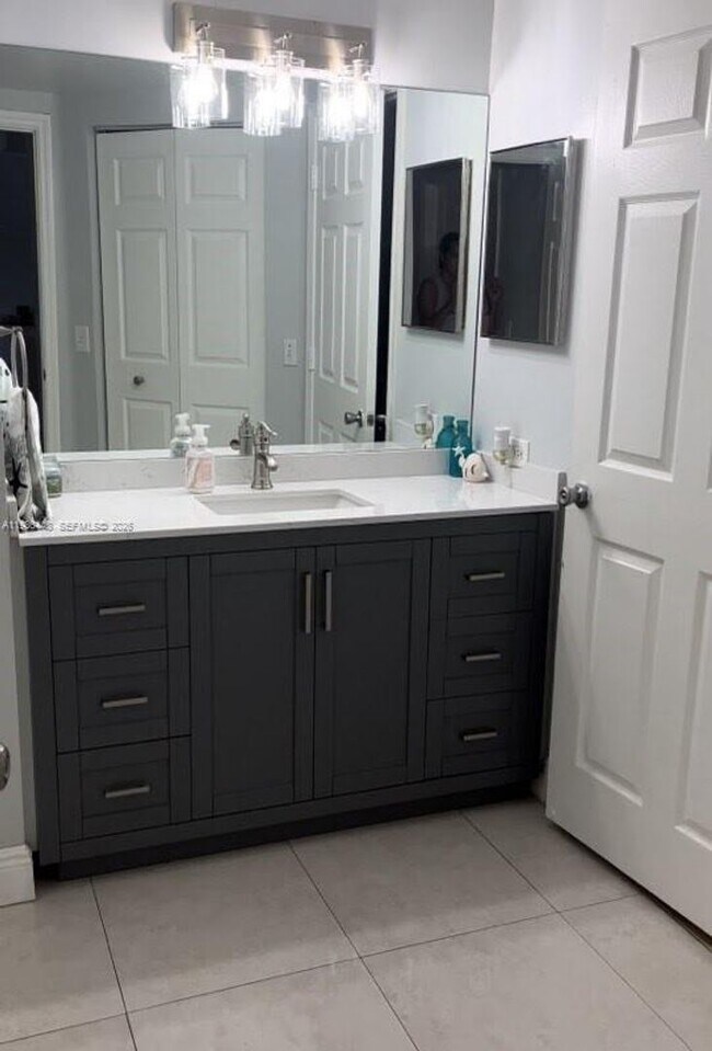 Building Photo - 2452 Centergate Dr