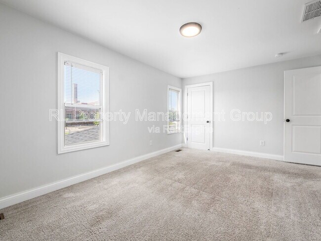 Building Photo - 650 Stewart Ave
