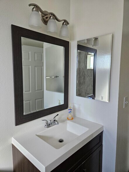 Building Photo - 1107 Carlsbad Pl